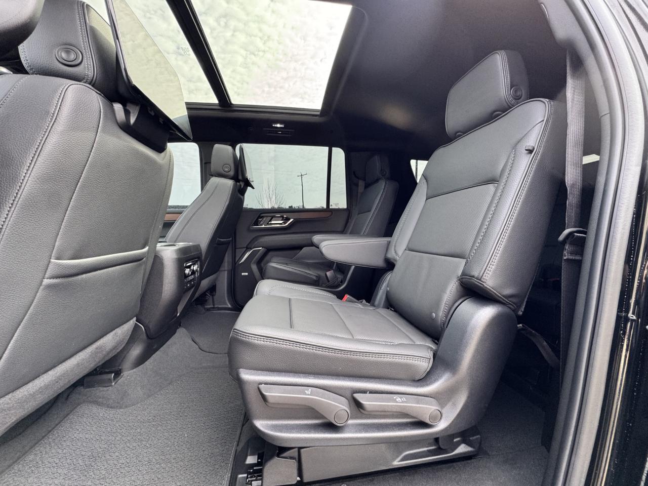 GMC Yukon XL Denali 4WD 2025