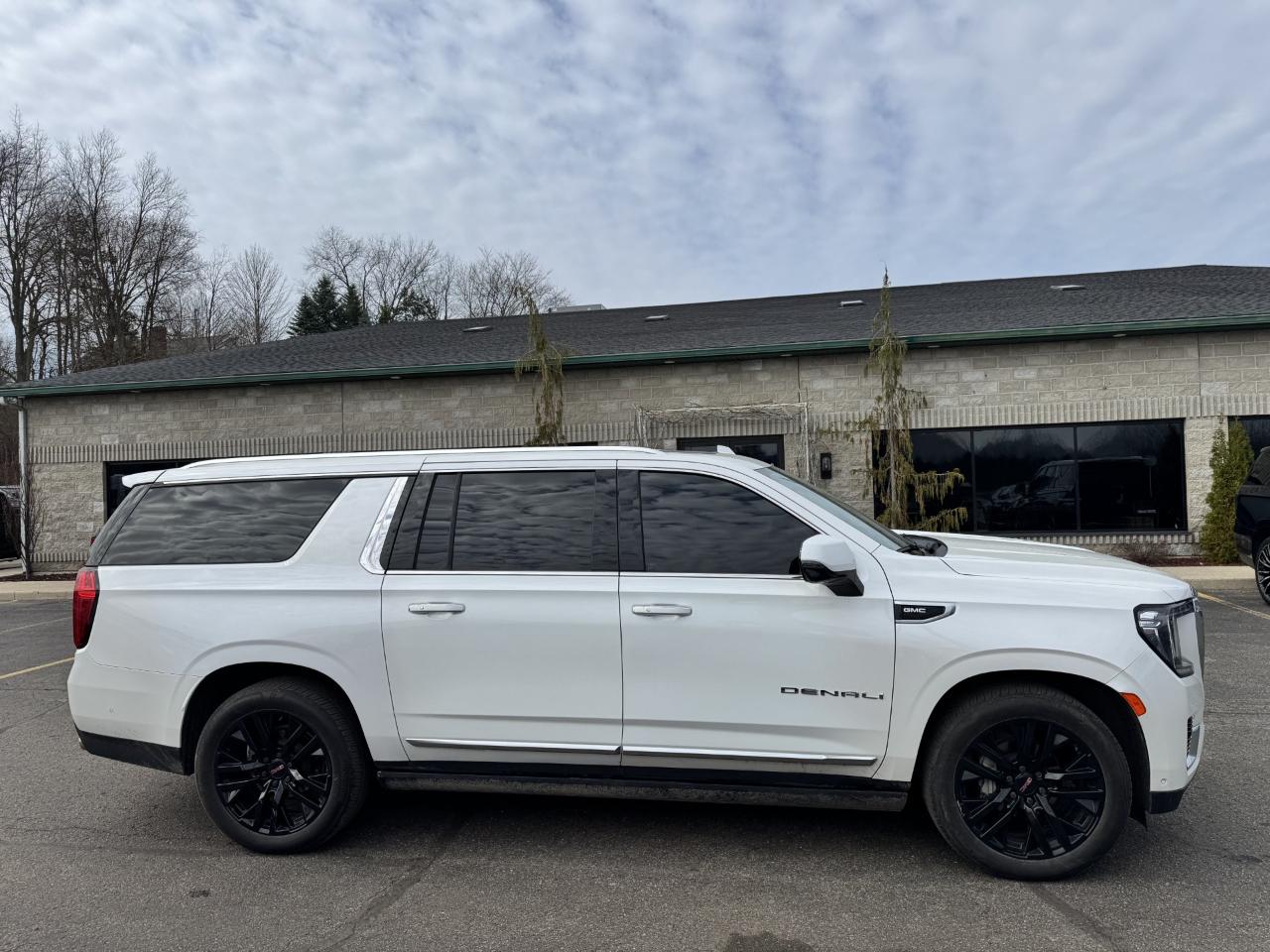 GMC Yukon XL Denali 4WD 2023