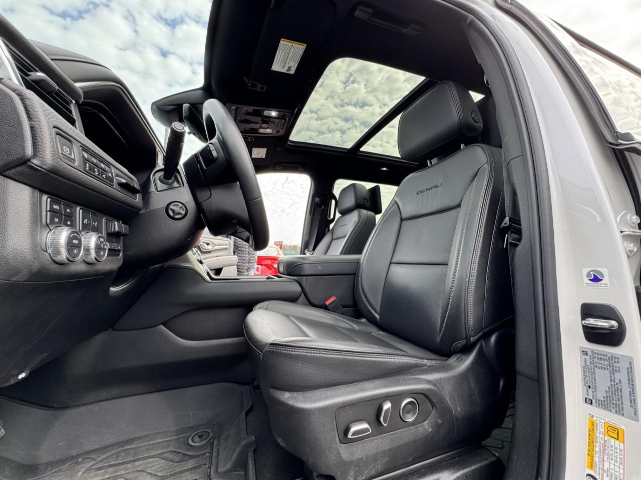 GMC Yukon XL Denali 4WD 2023