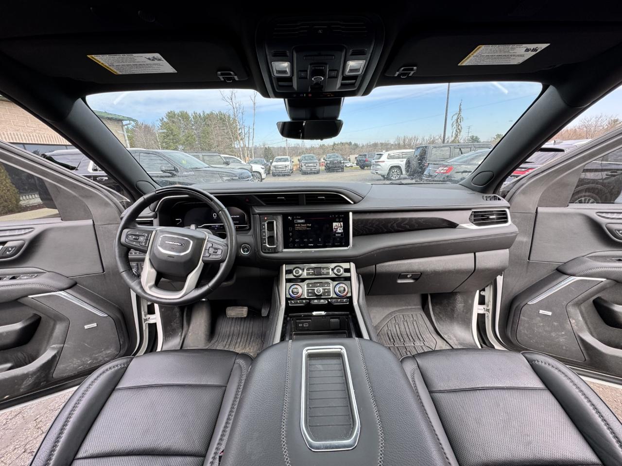 GMC Yukon XL Denali 4WD 2023