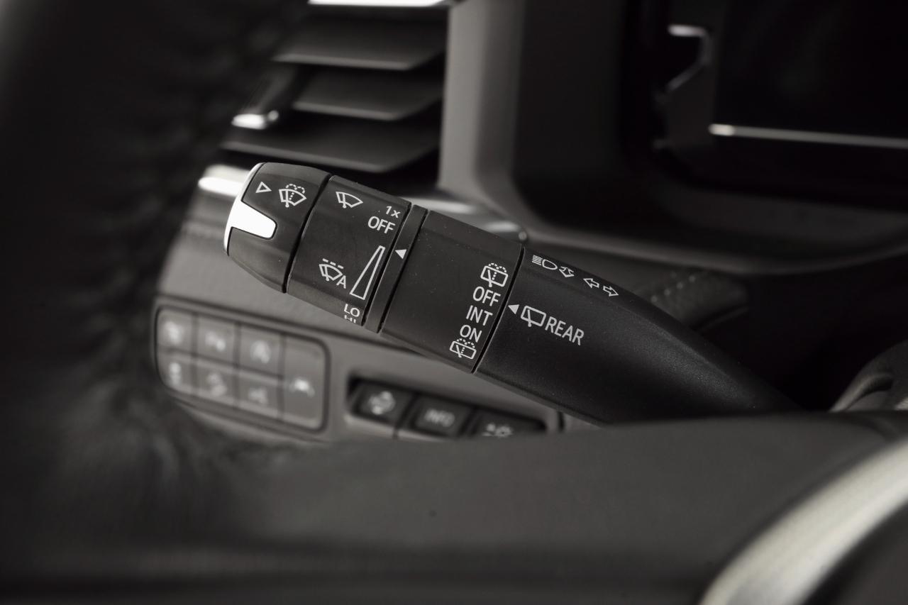 GMC Yukon XL Denali 4WD 2023