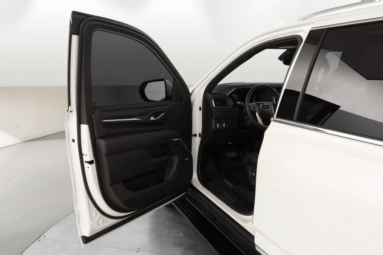 GMC Yukon XL Denali 4WD 2023