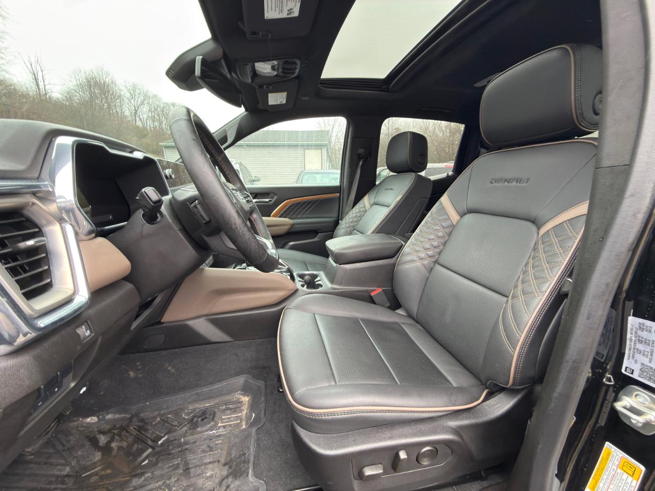 GMC Canyon Denali Crew Cab 4WD 2024