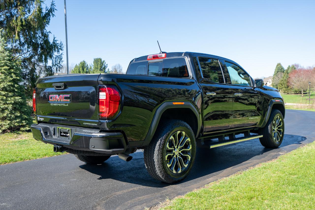 GMC Canyon Denali Crew Cab 4WD 2024