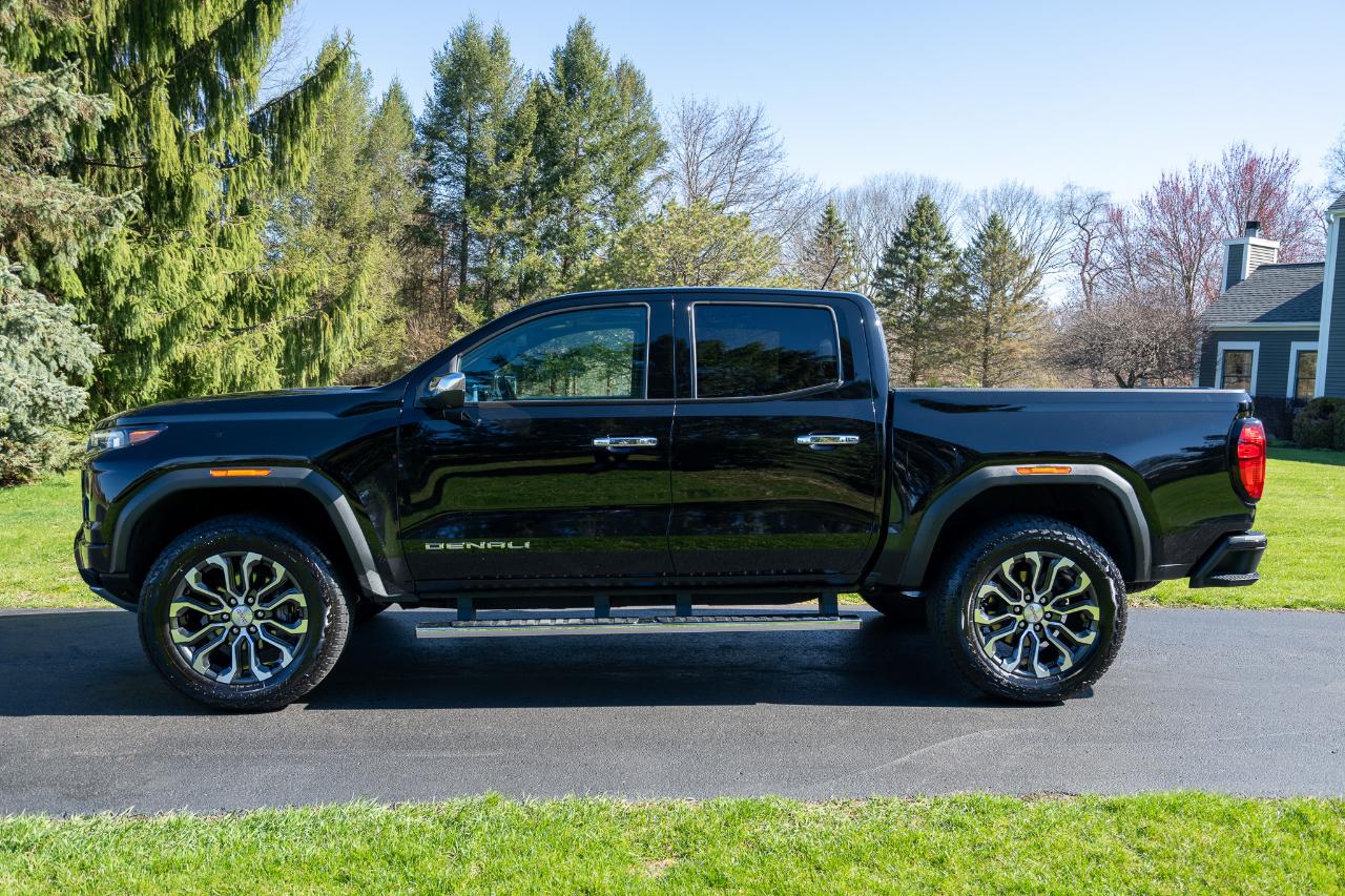GMC Canyon Denali Crew Cab 4WD 2024