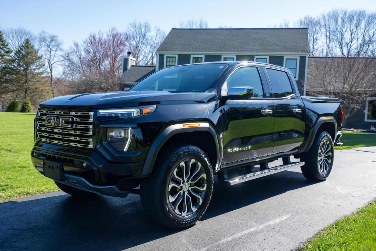 GMC Canyon Denali Crew Cab 4WD 2024