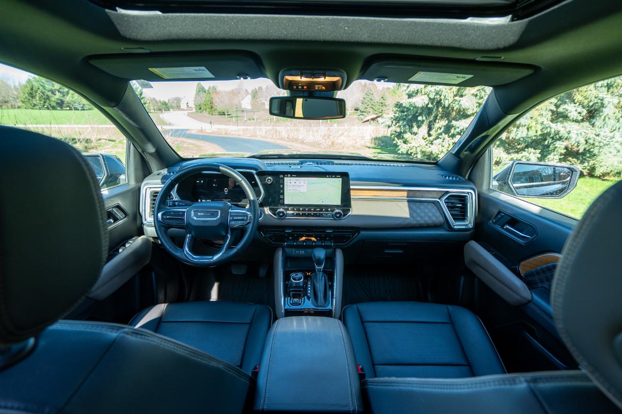 GMC Canyon Denali Crew Cab 4WD 2024