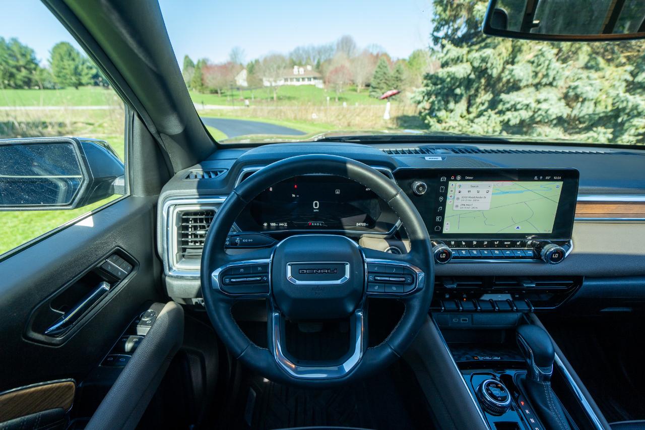 GMC Canyon Denali Crew Cab 4WD 2024