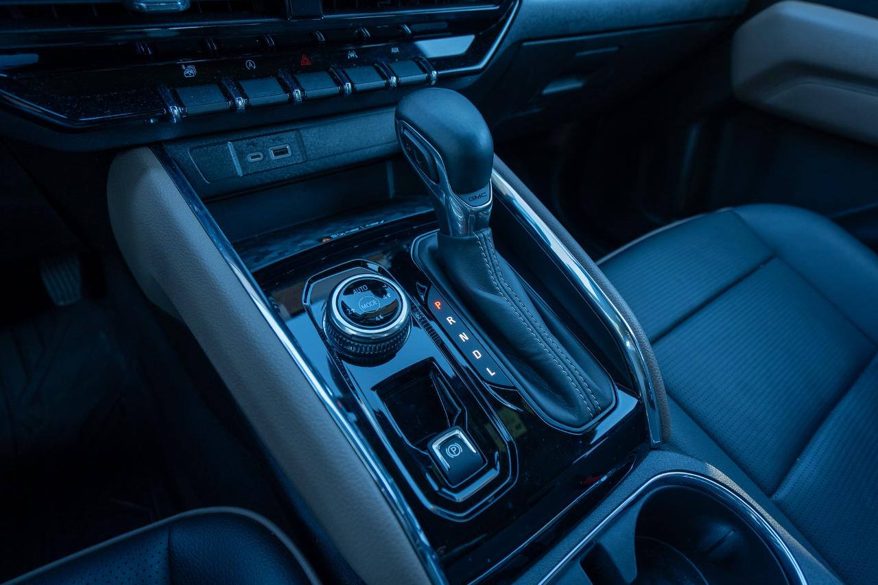 GMC Canyon Denali Crew Cab 4WD 2024