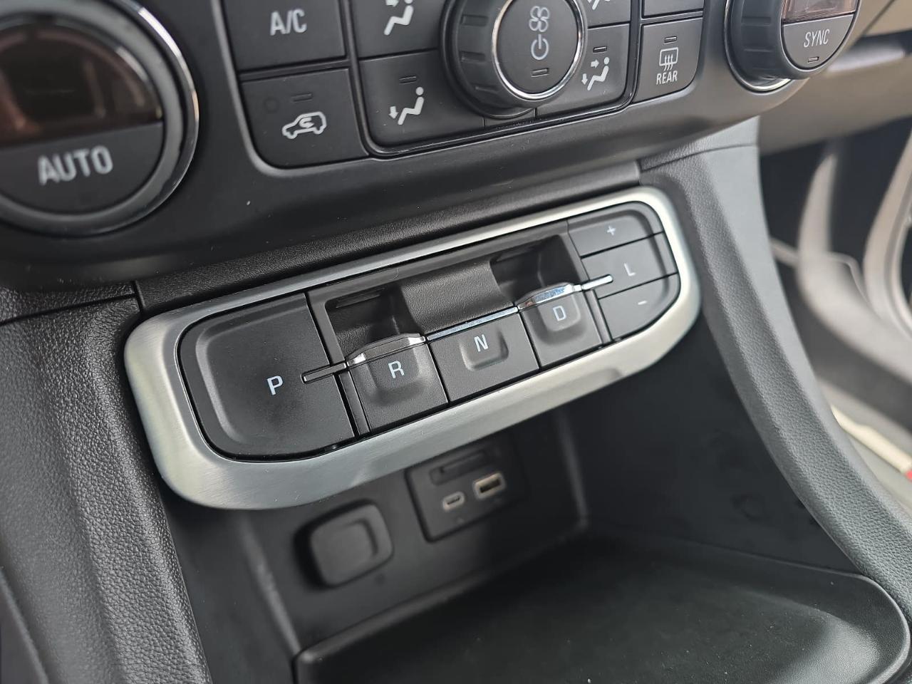 GMC Acadia SLE AWD 2021