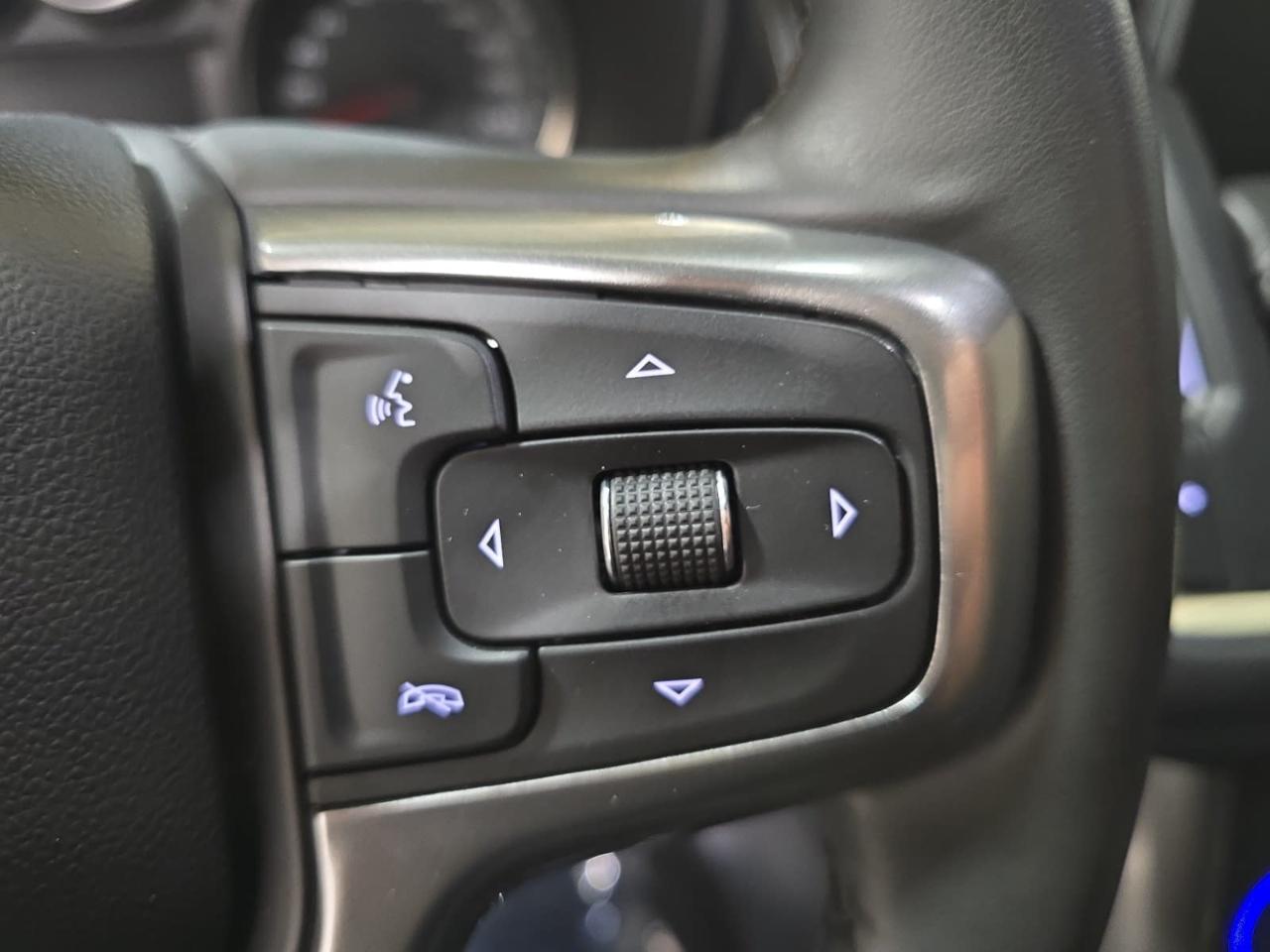 Chevrolet Suburban LS 4WD 2023