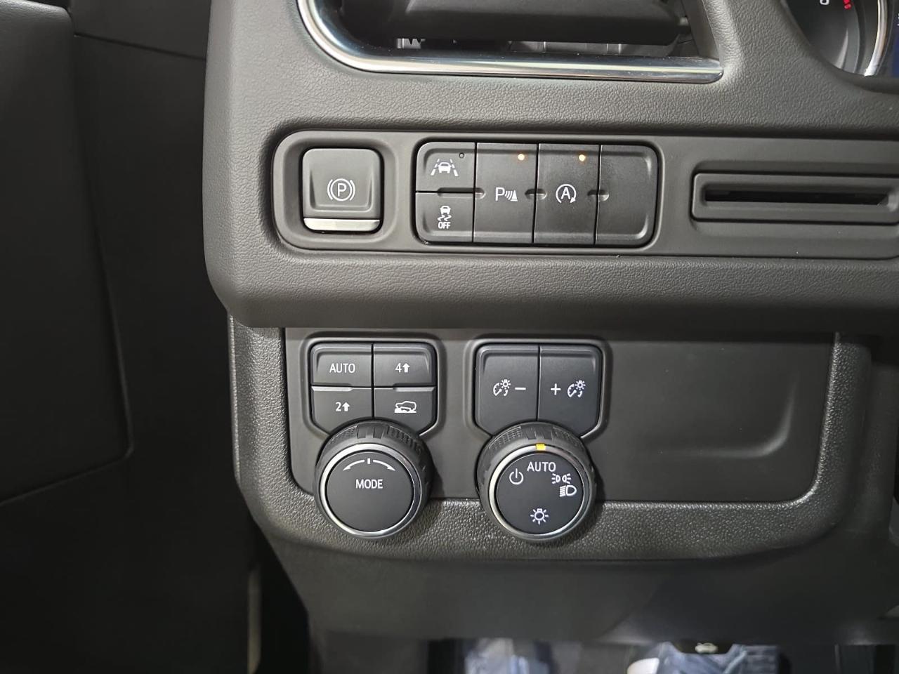 Chevrolet Suburban LS 4WD 2023