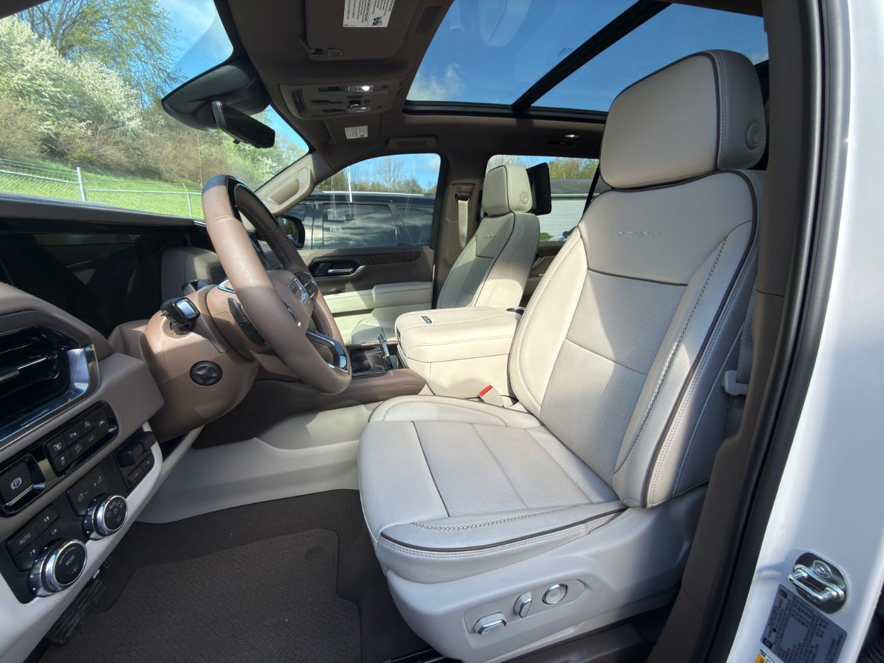 GMC Yukon XL Denali 4WD 2025