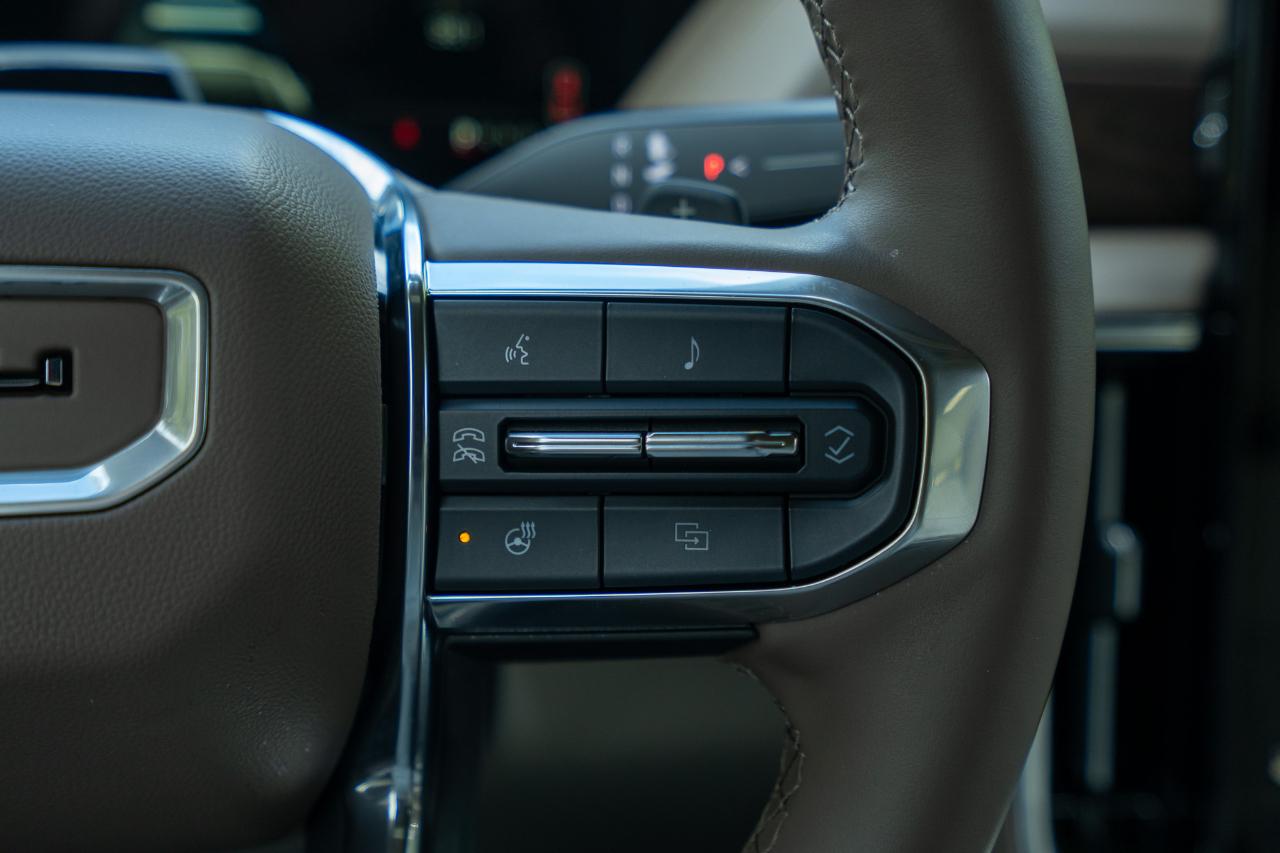 GMC Yukon XL Denali 4WD 2025