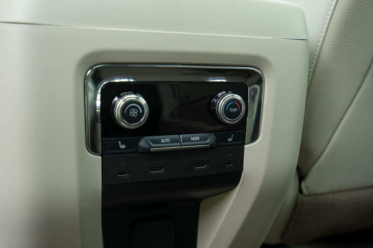 GMC Yukon XL Denali 4WD 2025