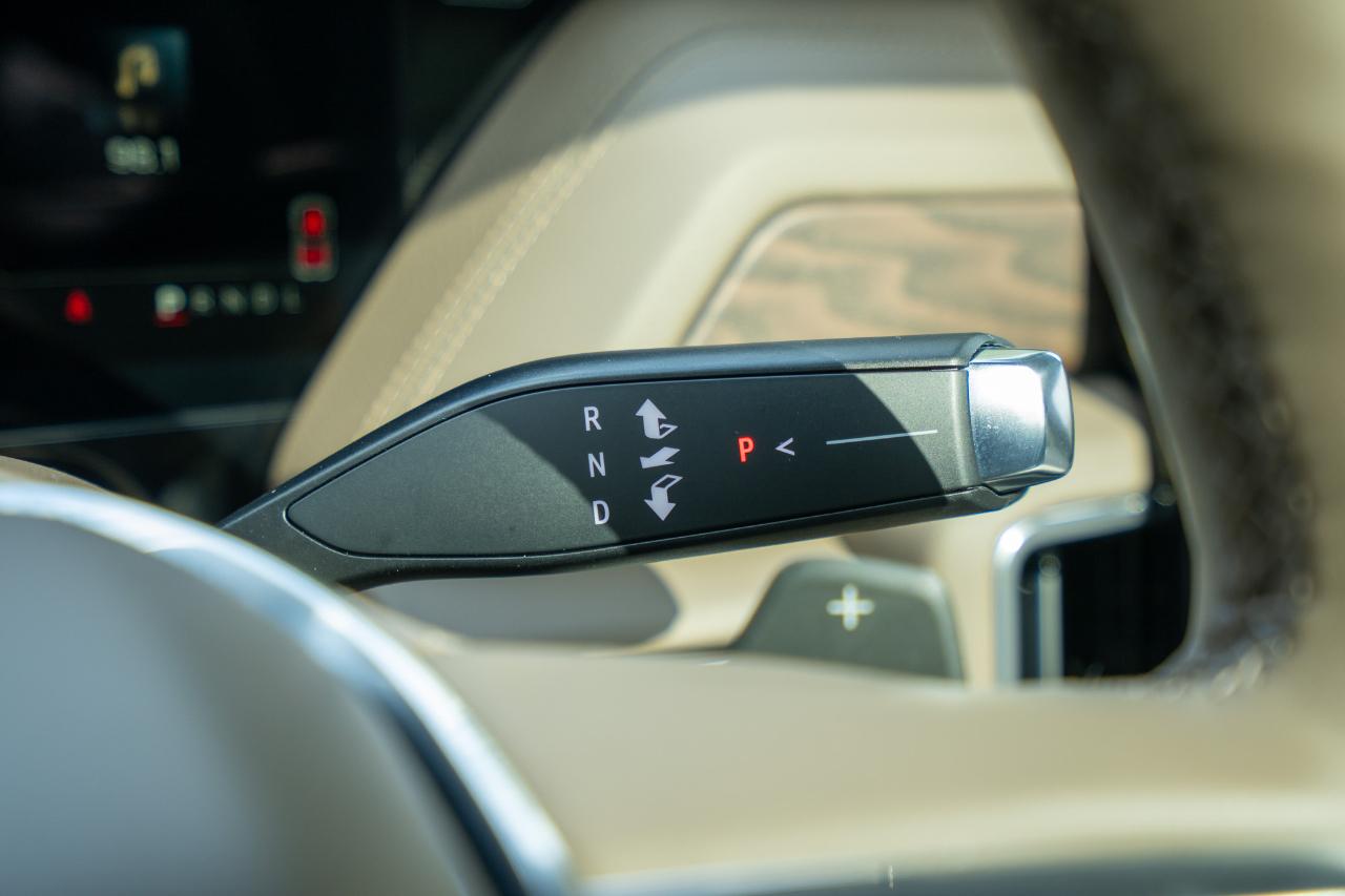 GMC Yukon XL Denali 4WD 2025