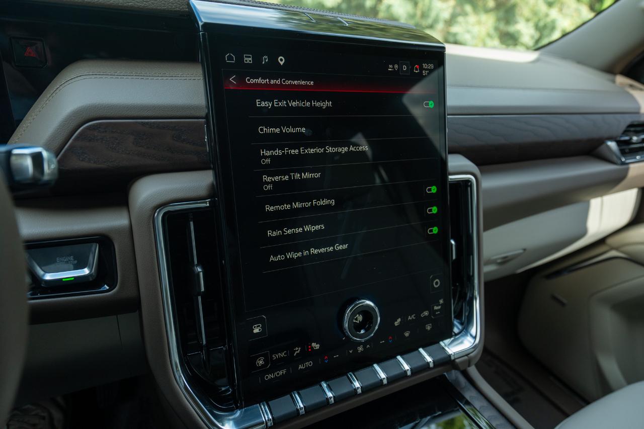 GMC Yukon XL Denali 4WD 2025