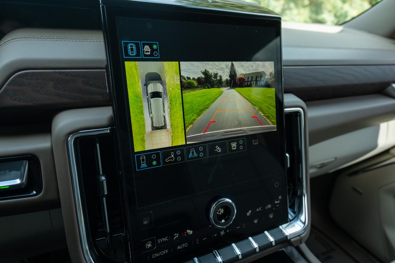 GMC Yukon XL Denali 4WD 2025