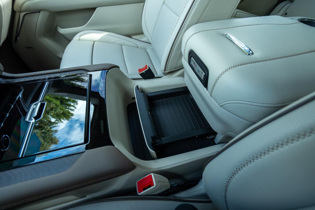 GMC Yukon XL Denali 4WD 2025