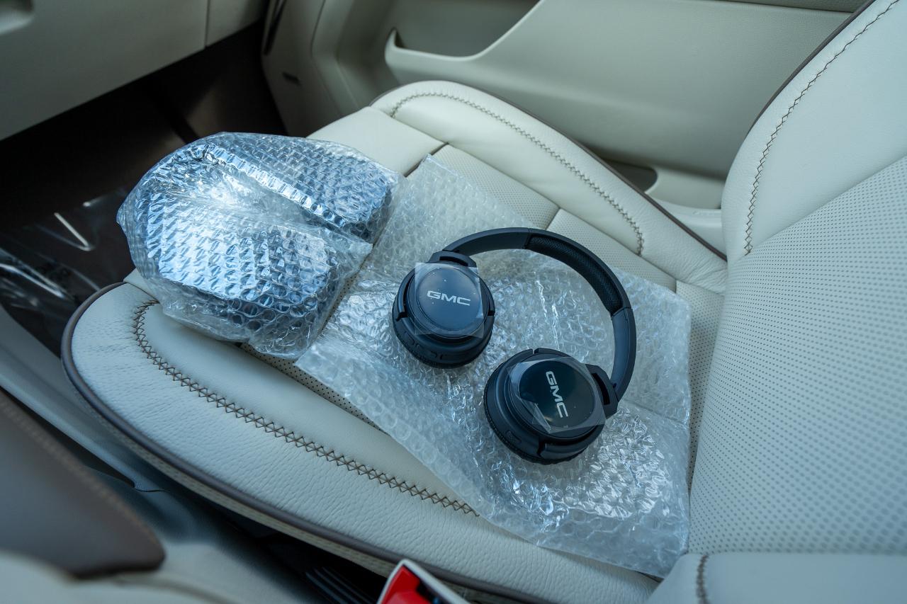 GMC Yukon XL Denali 4WD 2025