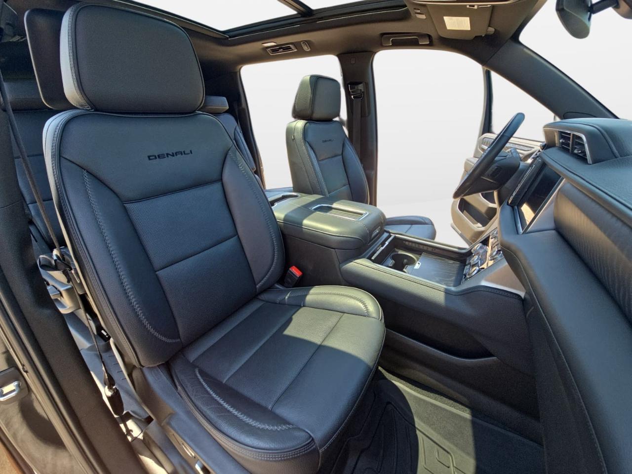 GMC Yukon XL Denali 4WD 2021