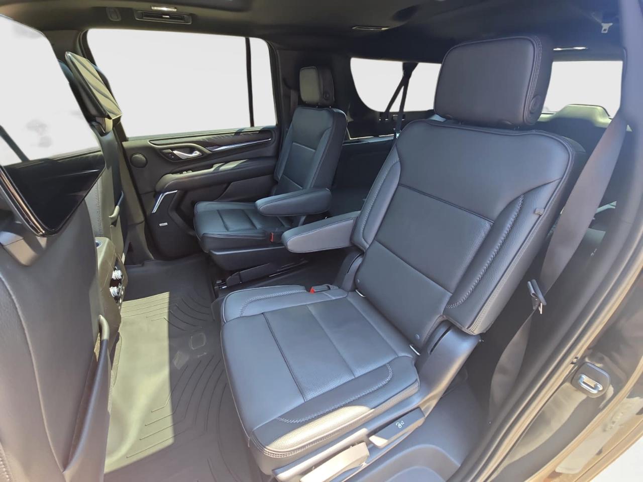 GMC Yukon XL Denali 4WD 2021