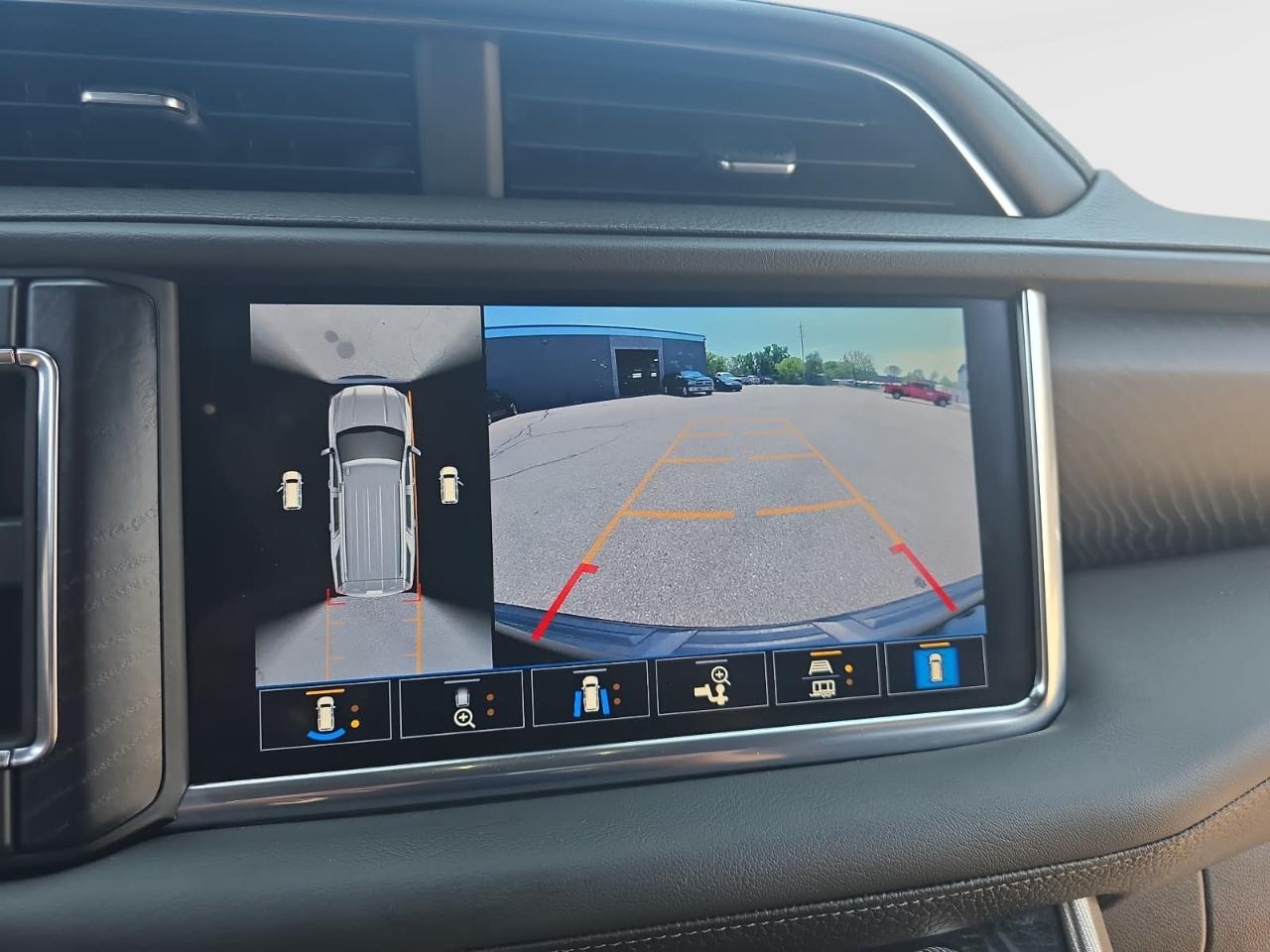 GMC Yukon XL Denali 4WD 2021