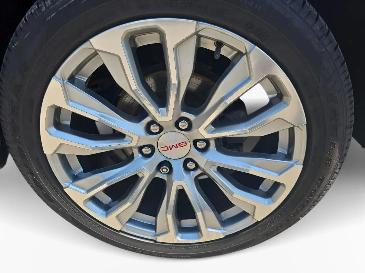 GMC Yukon XL Denali 4WD 2021