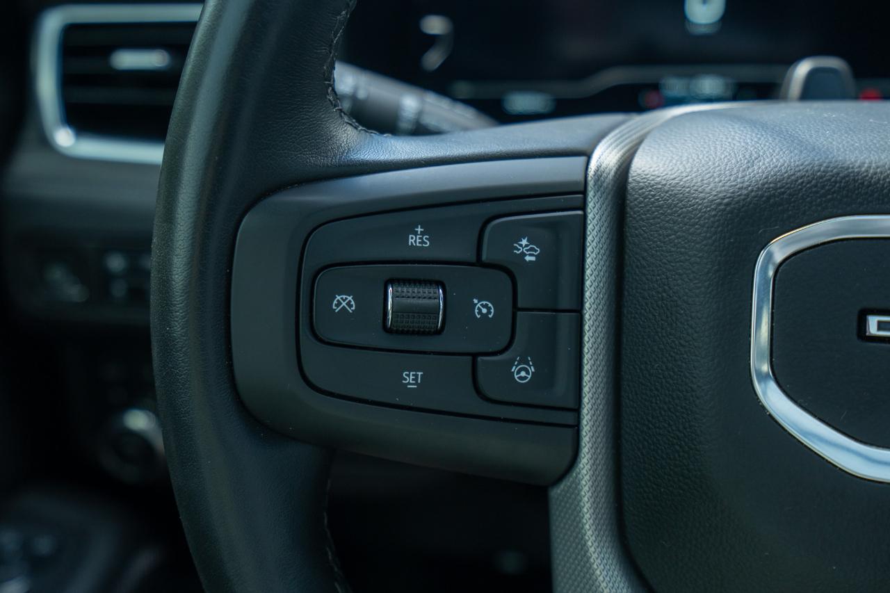 GMC Yukon XL Denali 4WD 2023