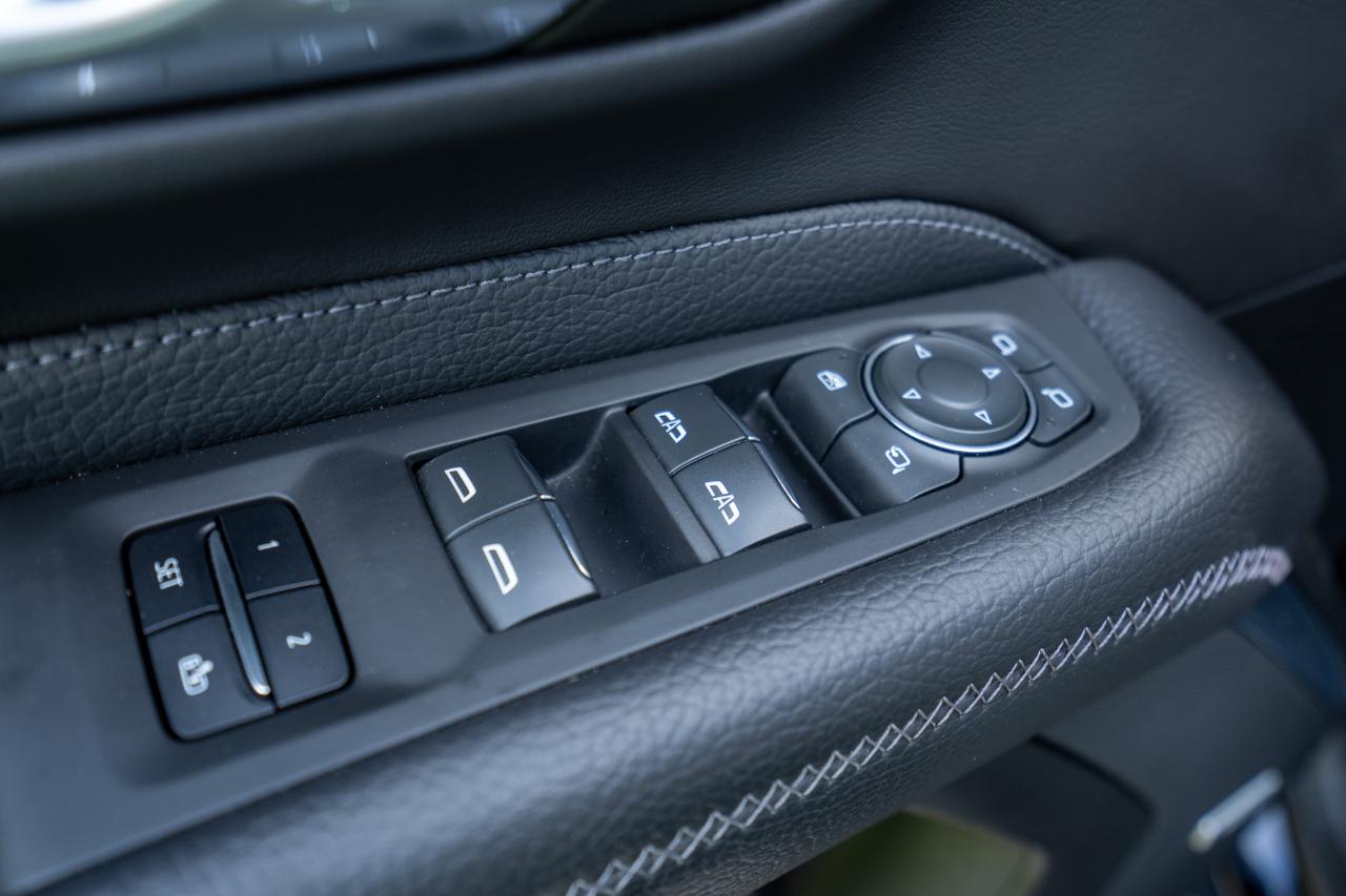GMC Yukon XL Denali 4WD 2023