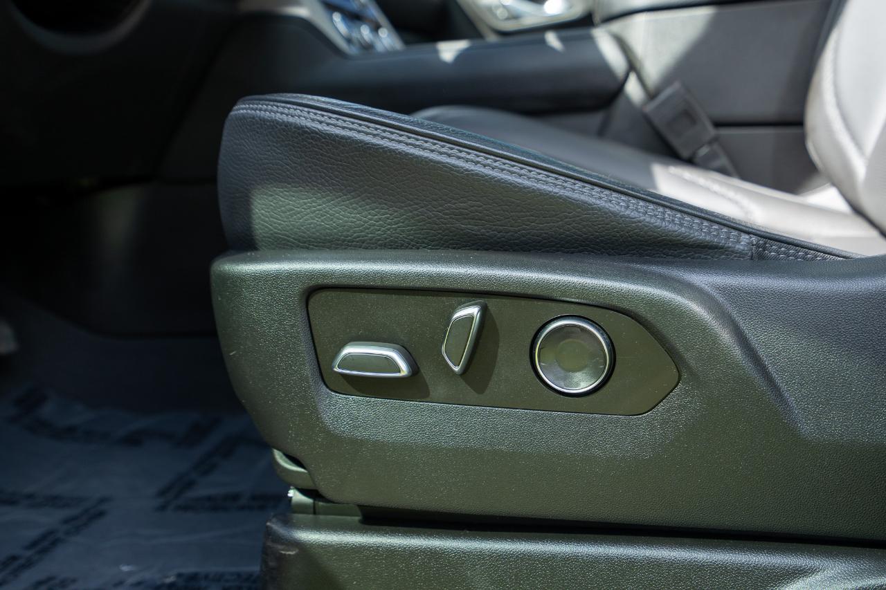 GMC Yukon XL Denali 4WD 2023