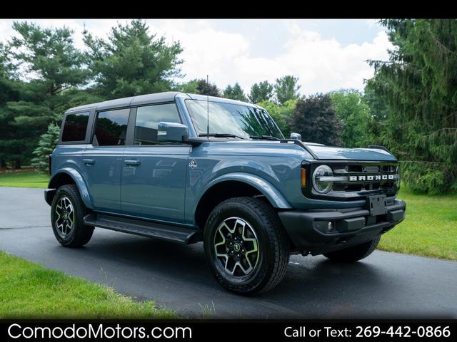 Gray 2025 Ford Bronco Outer Banks 4-Door 4WD SUV / Crossover Four-Wheel Drive Automatic