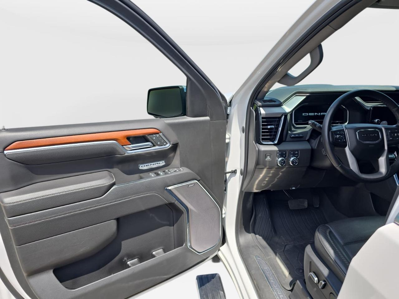 GMC Sierra 1500 Denali Crew Cab 4WD 2023