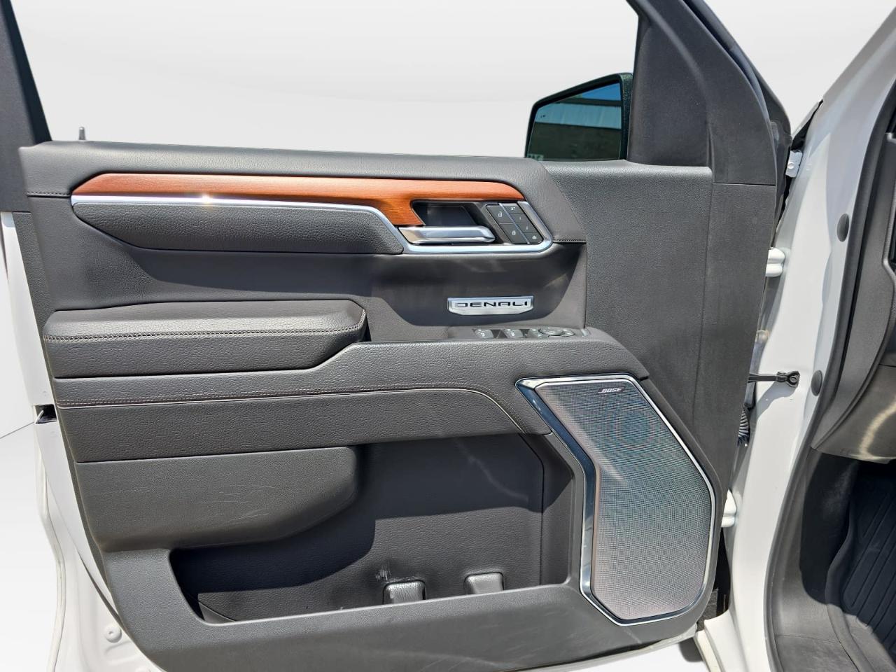 GMC Sierra 1500 Denali Crew Cab 4WD 2023
