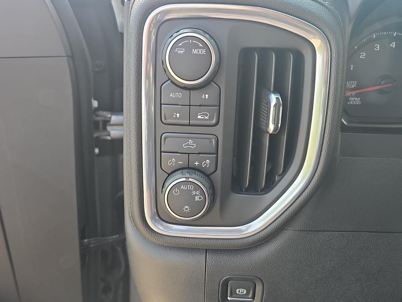Chevrolet Silverado 1500 LT Crew Cab 4WD 2020