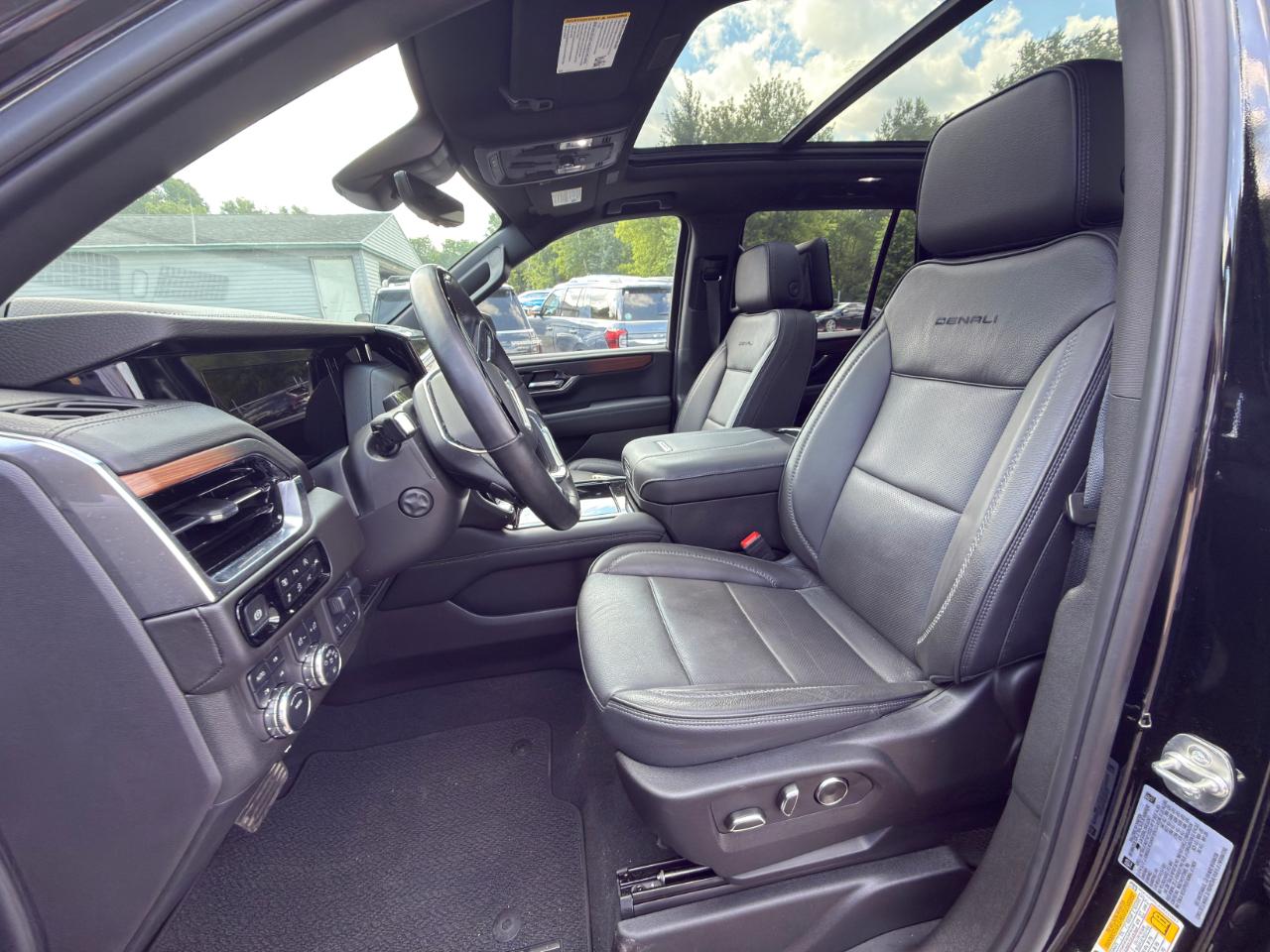 GMC Yukon Denali 4WD 2025