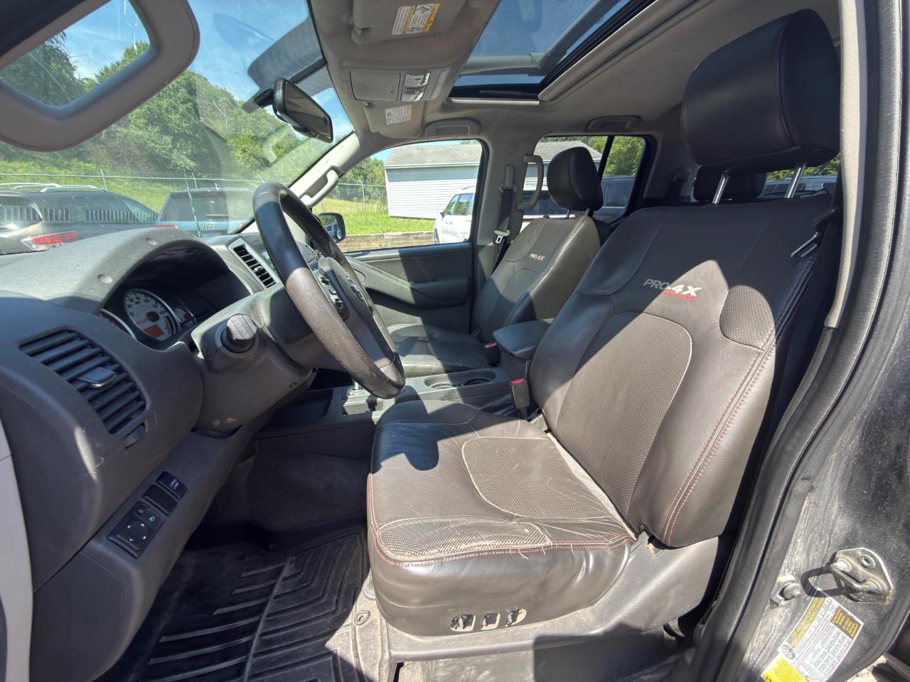 Nissan Frontier PRO-4X Crew Cab 4WD 2012