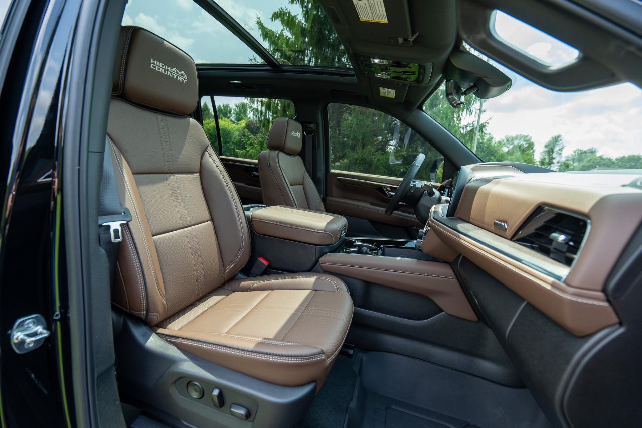 Chevrolet Suburban High Country 4WD 2026