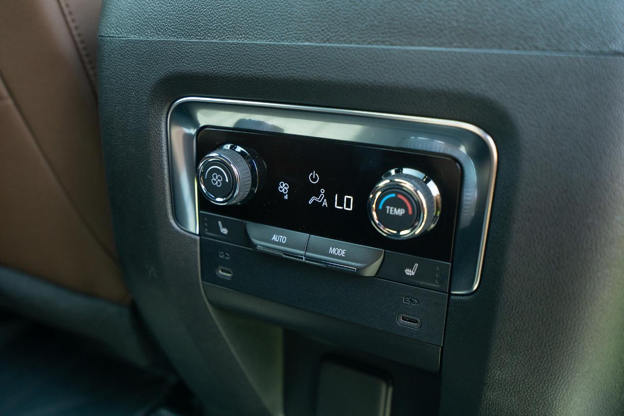Chevrolet Suburban High Country 4WD 2026