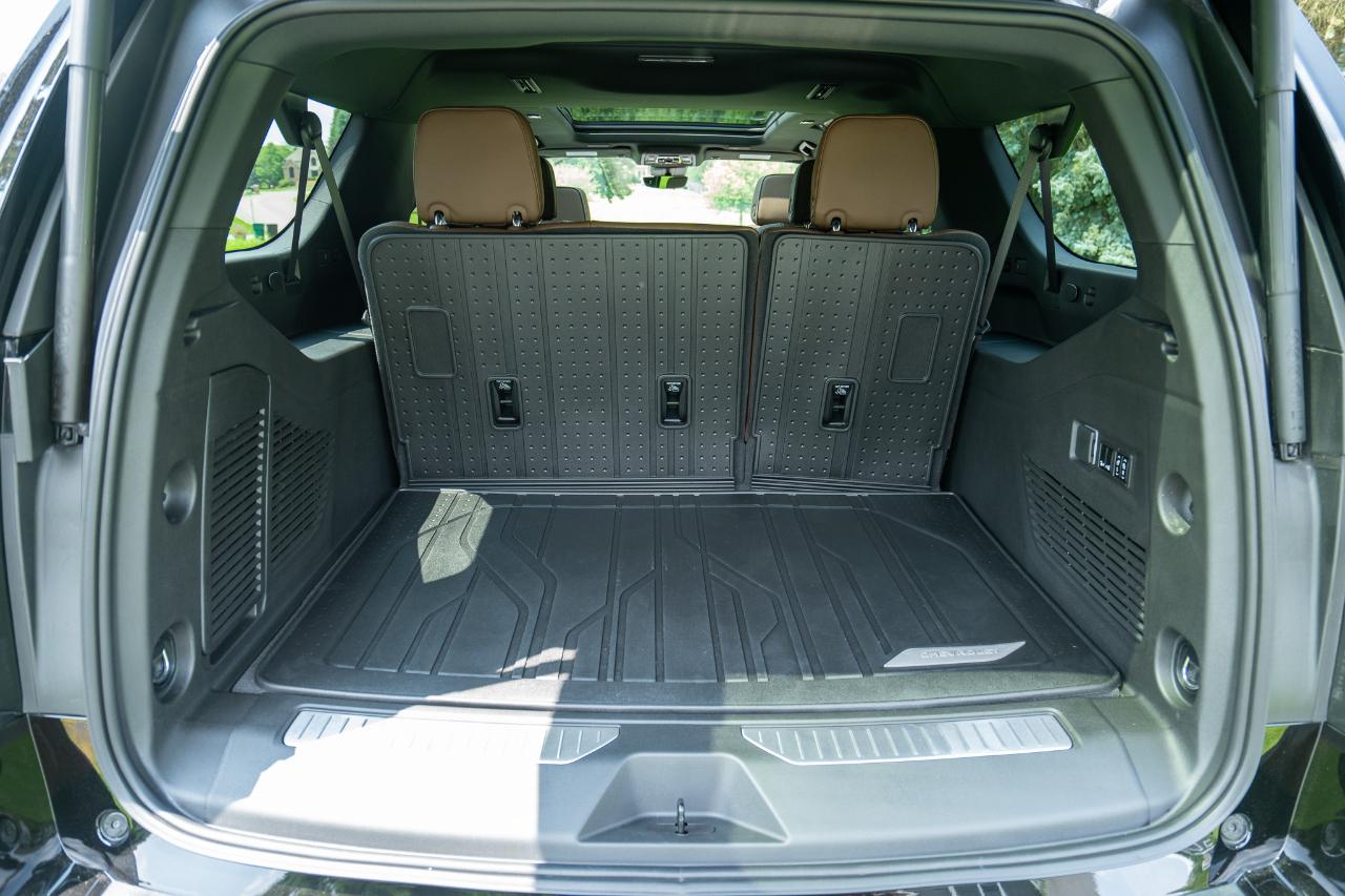 Chevrolet Suburban High Country 4WD 2026