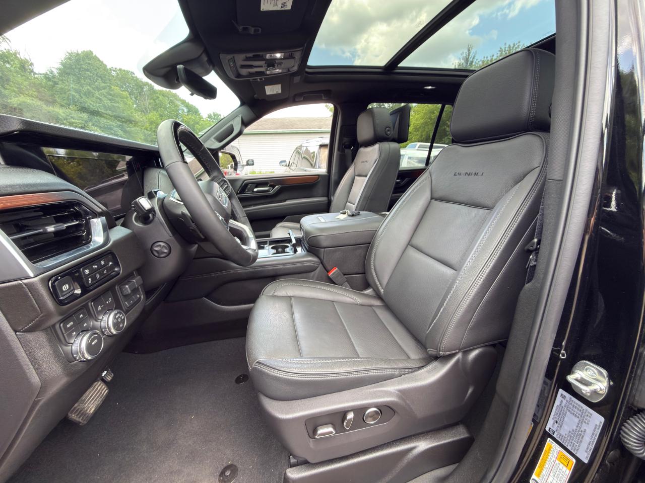 GMC Yukon Denali 4WD 2025