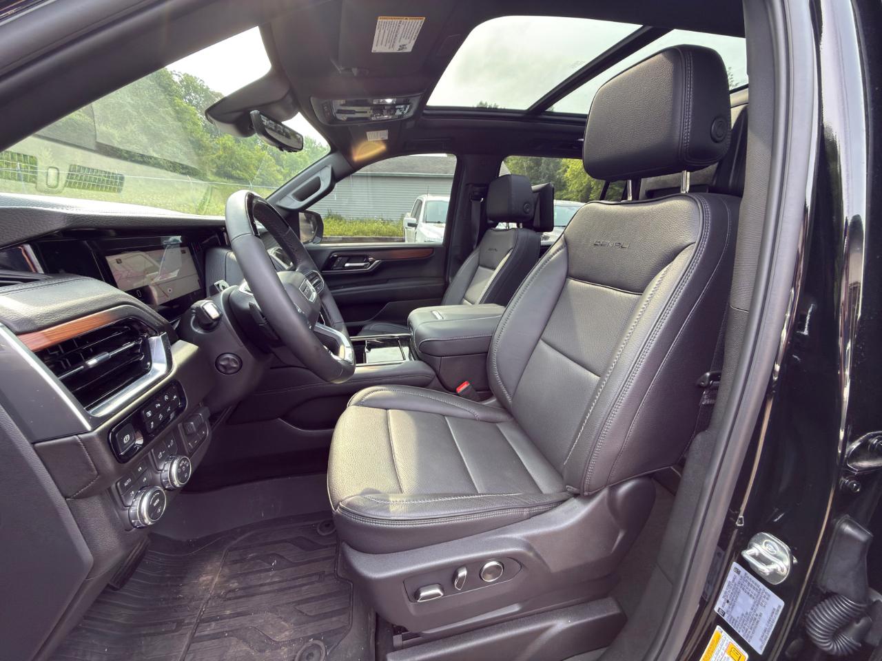 GMC Yukon XL Denali 4WD 2026