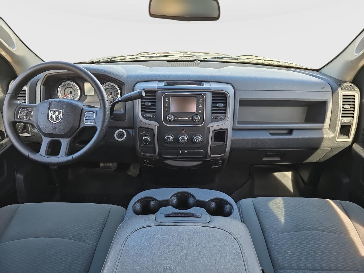 RAM 1500 ST Quad Cab 4WD 2015