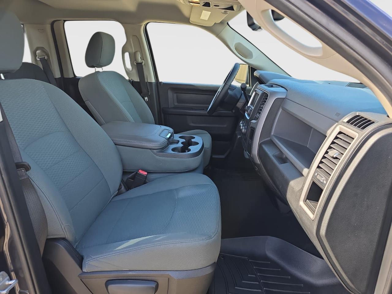 RAM 1500 ST Quad Cab 4WD 2015
