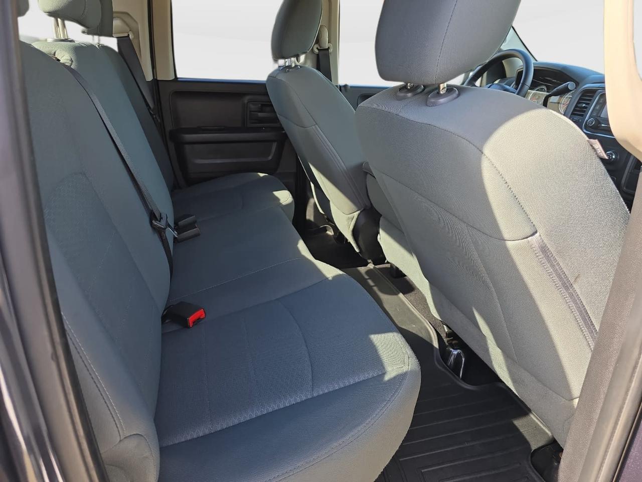 RAM 1500 ST Quad Cab 4WD 2015