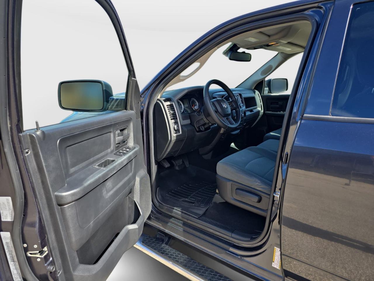 RAM 1500 ST Quad Cab 4WD 2015