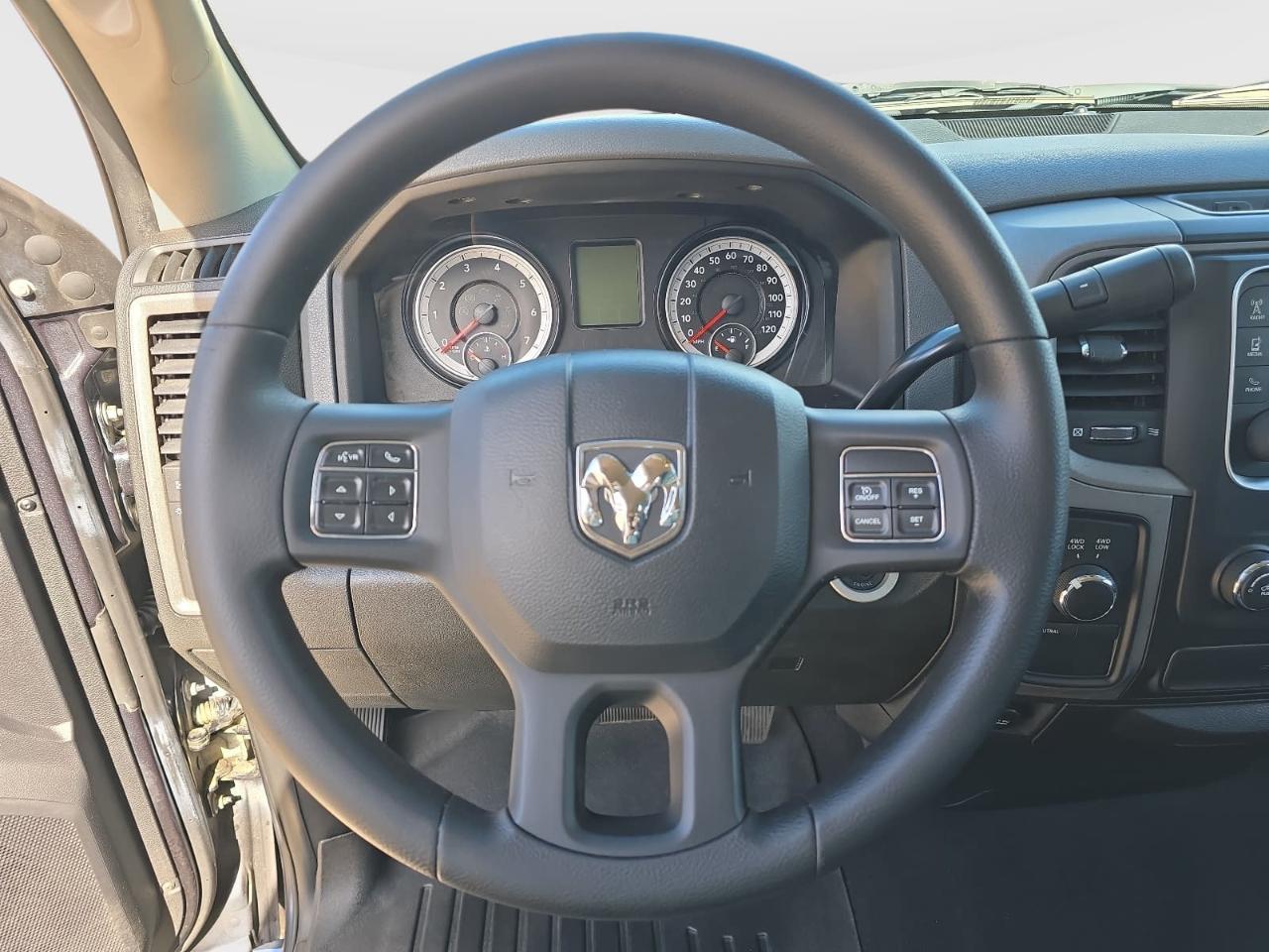RAM 1500 ST Quad Cab 4WD 2015