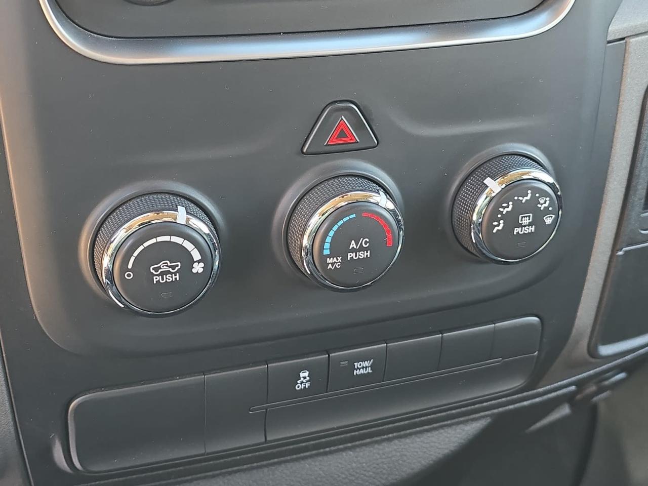 RAM 1500 ST Quad Cab 4WD 2015