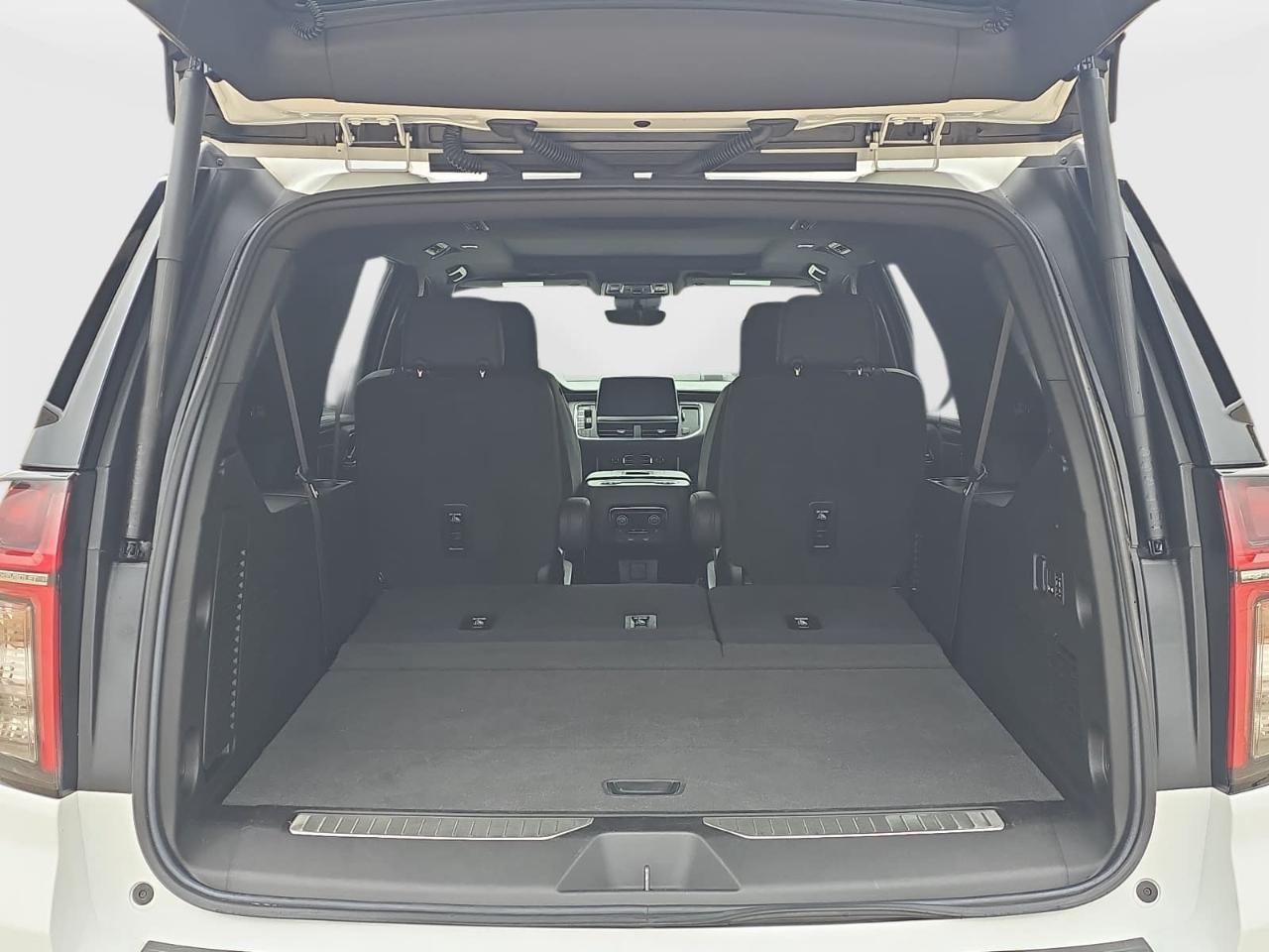 Chevrolet Suburban High Country 4WD 2024