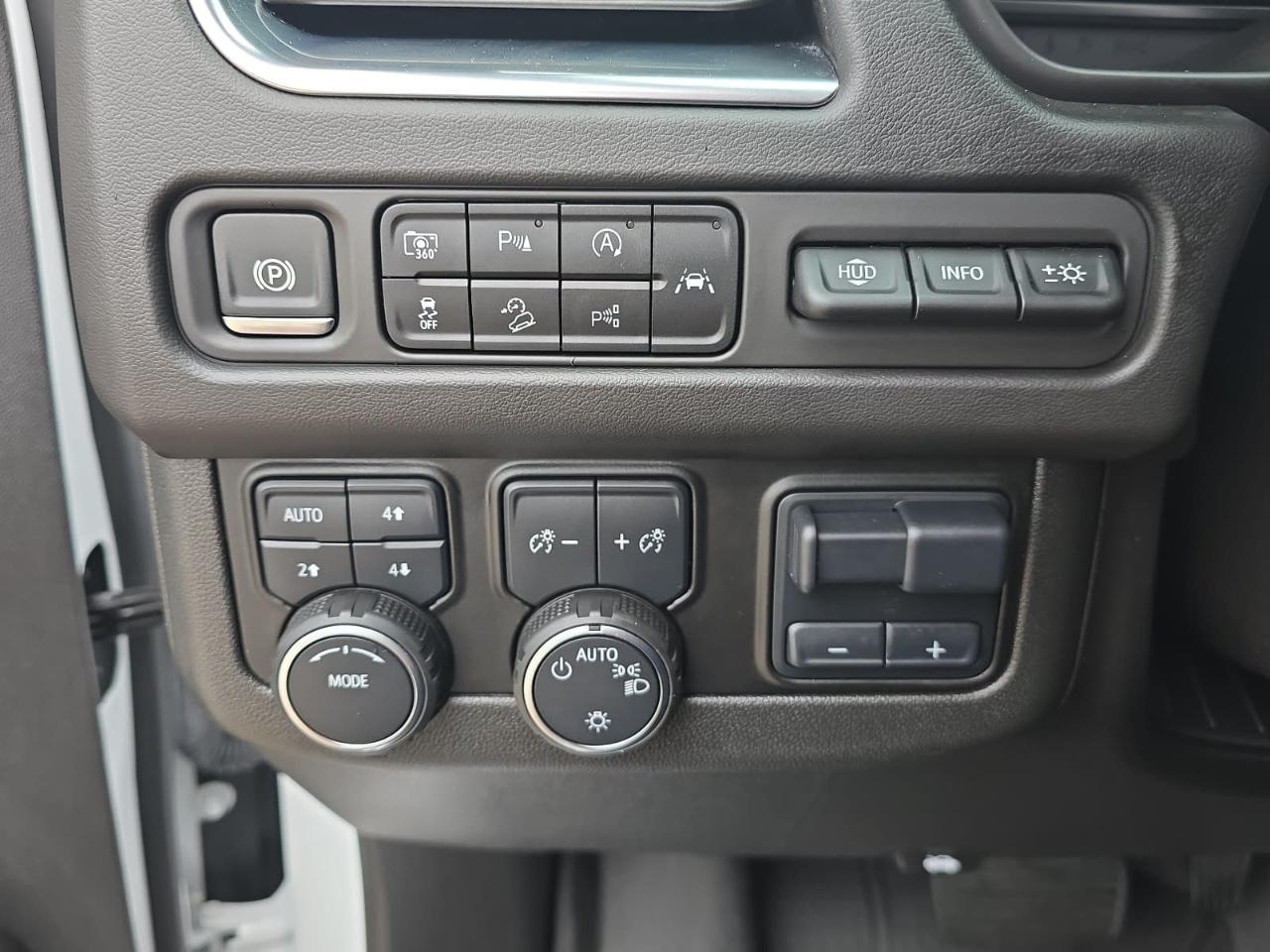 Chevrolet Suburban High Country 4WD 2024